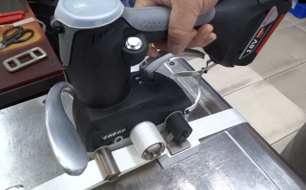 電動(dòng)纖維帶束緊器操作視頻